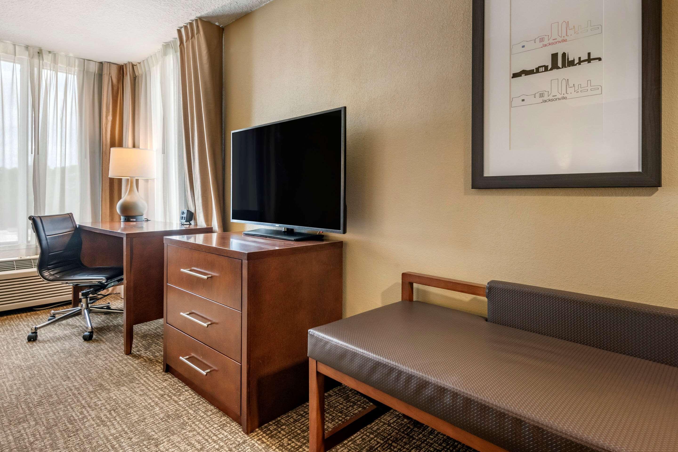 Comfort Suites Baymeadows Near Butler Blvd Джаксънвил Екстериор снимка