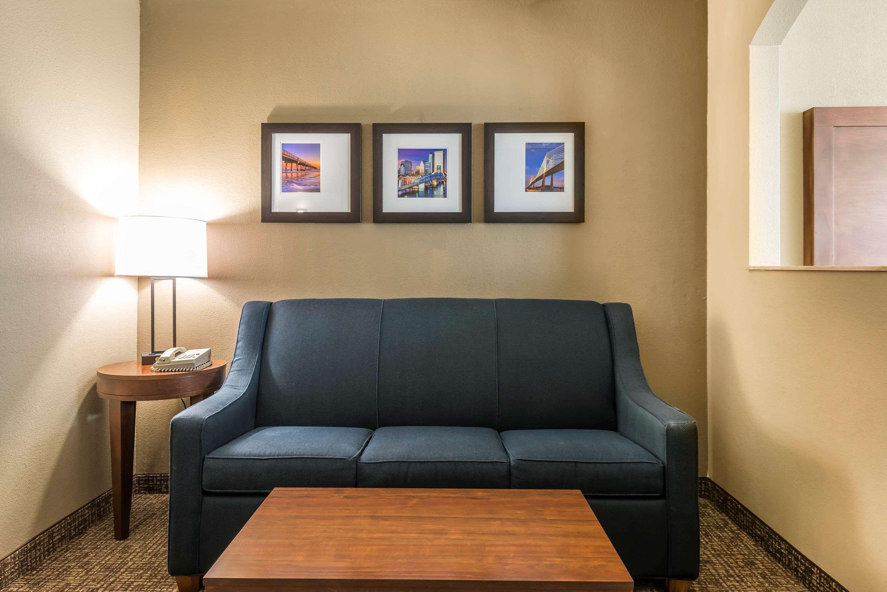 Comfort Suites Baymeadows Near Butler Blvd Джаксънвил Екстериор снимка