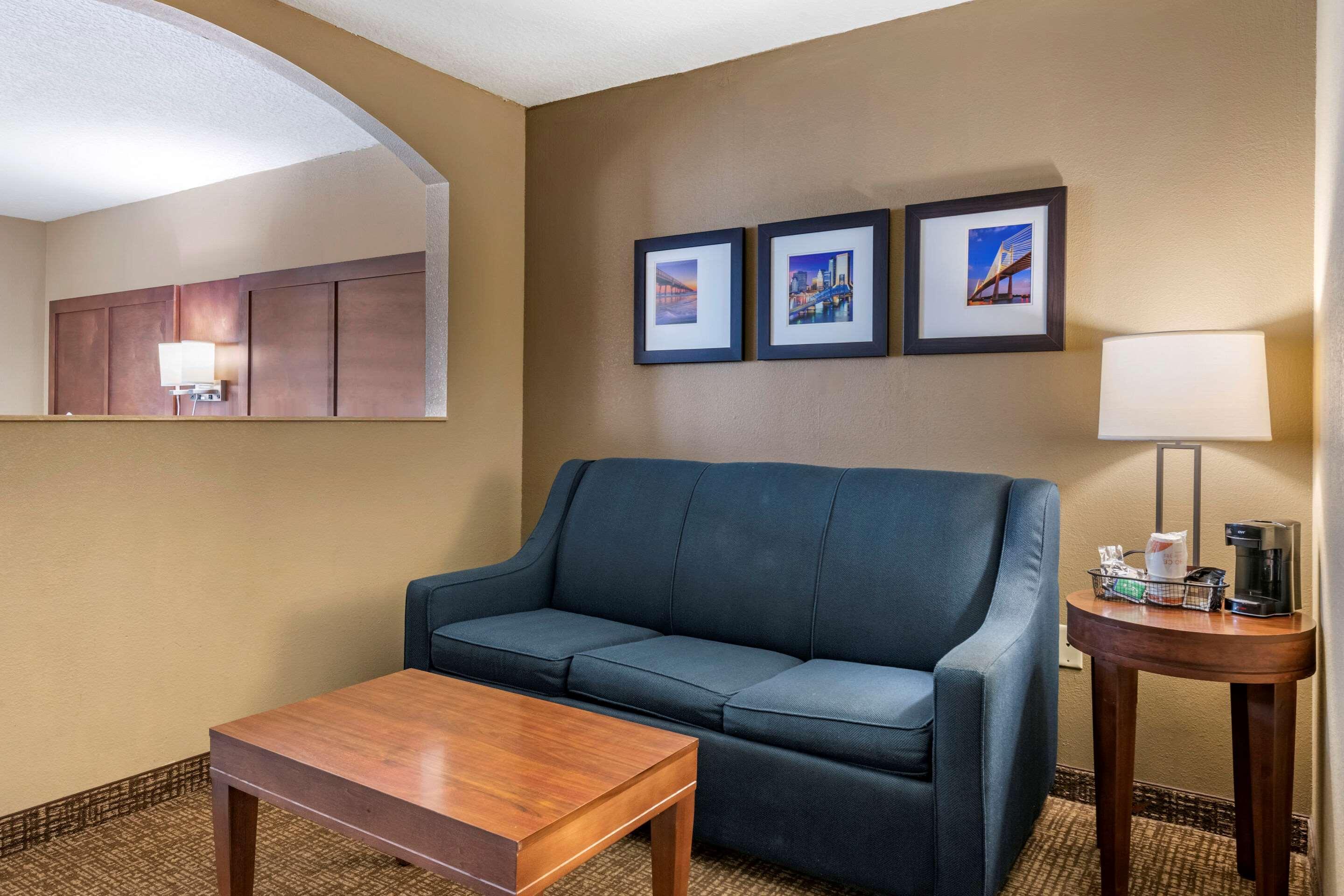 Comfort Suites Baymeadows Near Butler Blvd Джаксънвил Екстериор снимка