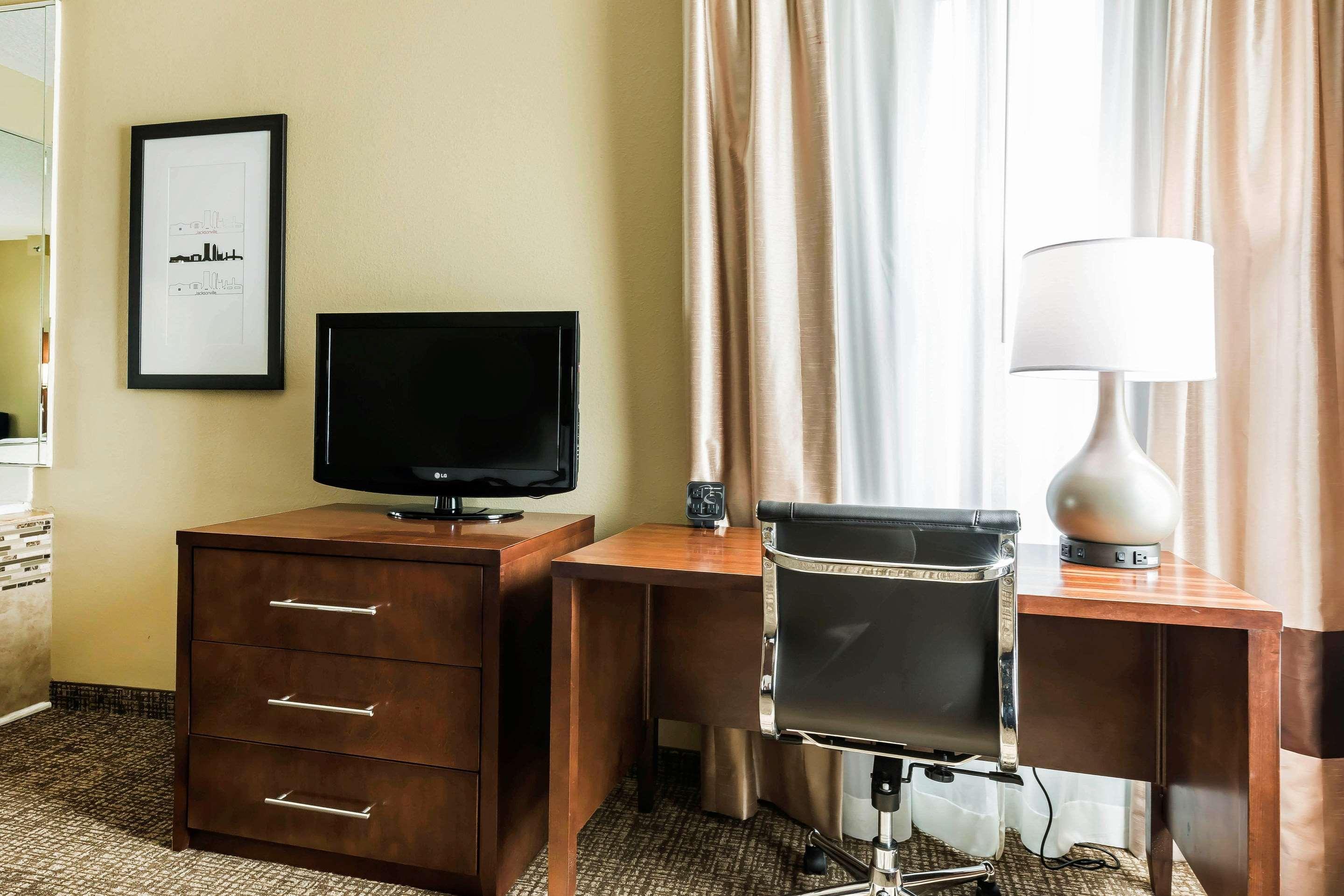 Comfort Suites Baymeadows Near Butler Blvd Джаксънвил Екстериор снимка