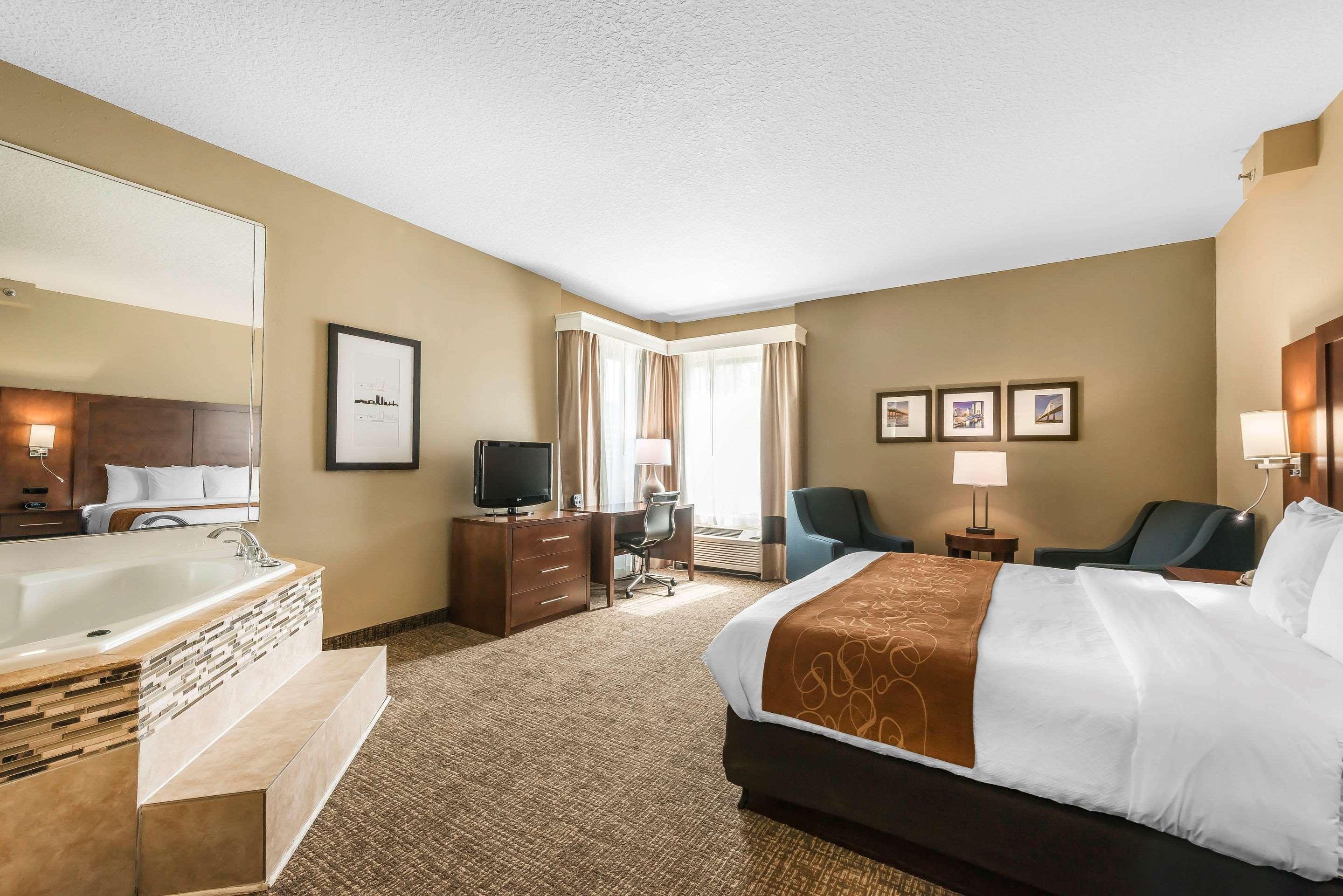 Comfort Suites Baymeadows Near Butler Blvd Джаксънвил Екстериор снимка