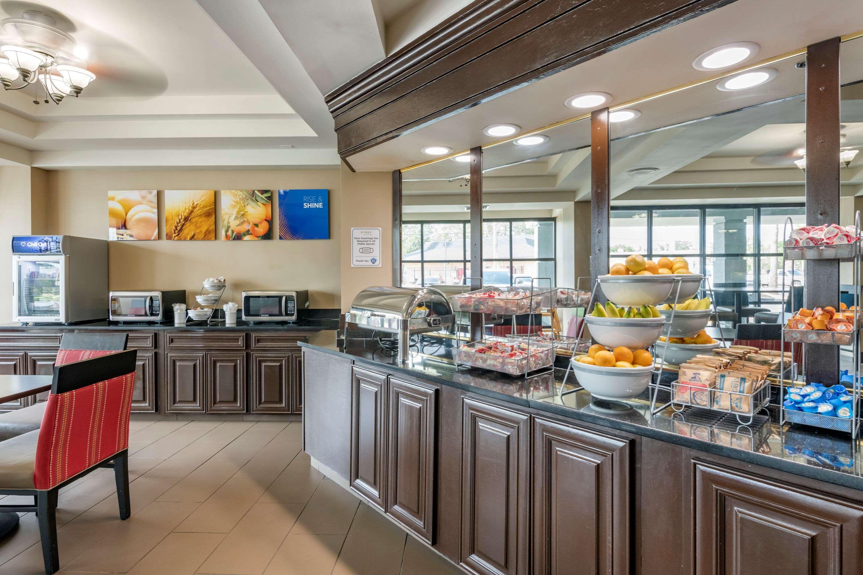 Comfort Suites Baymeadows Near Butler Blvd Джаксънвил Екстериор снимка