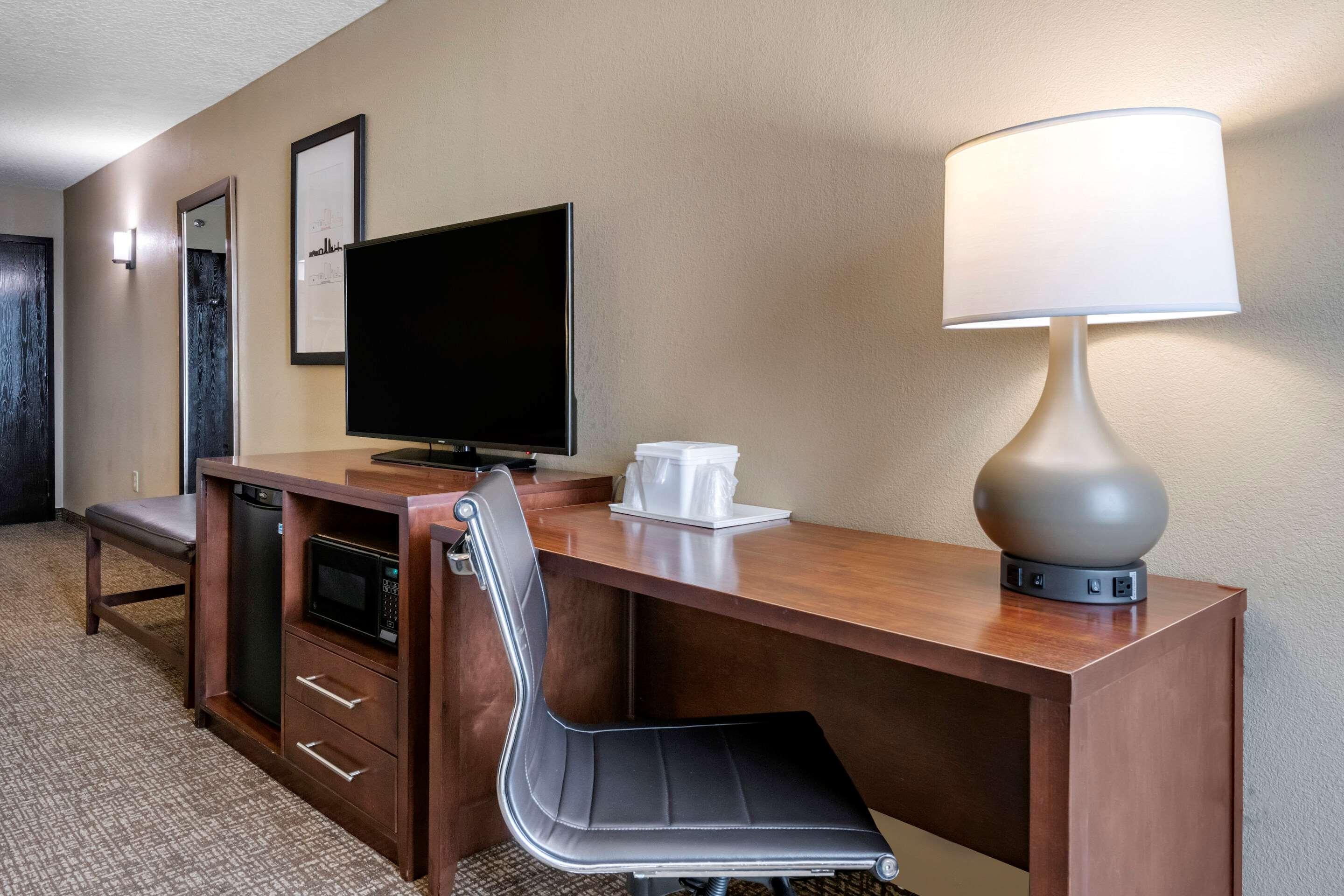 Comfort Suites Baymeadows Near Butler Blvd Джаксънвил Екстериор снимка