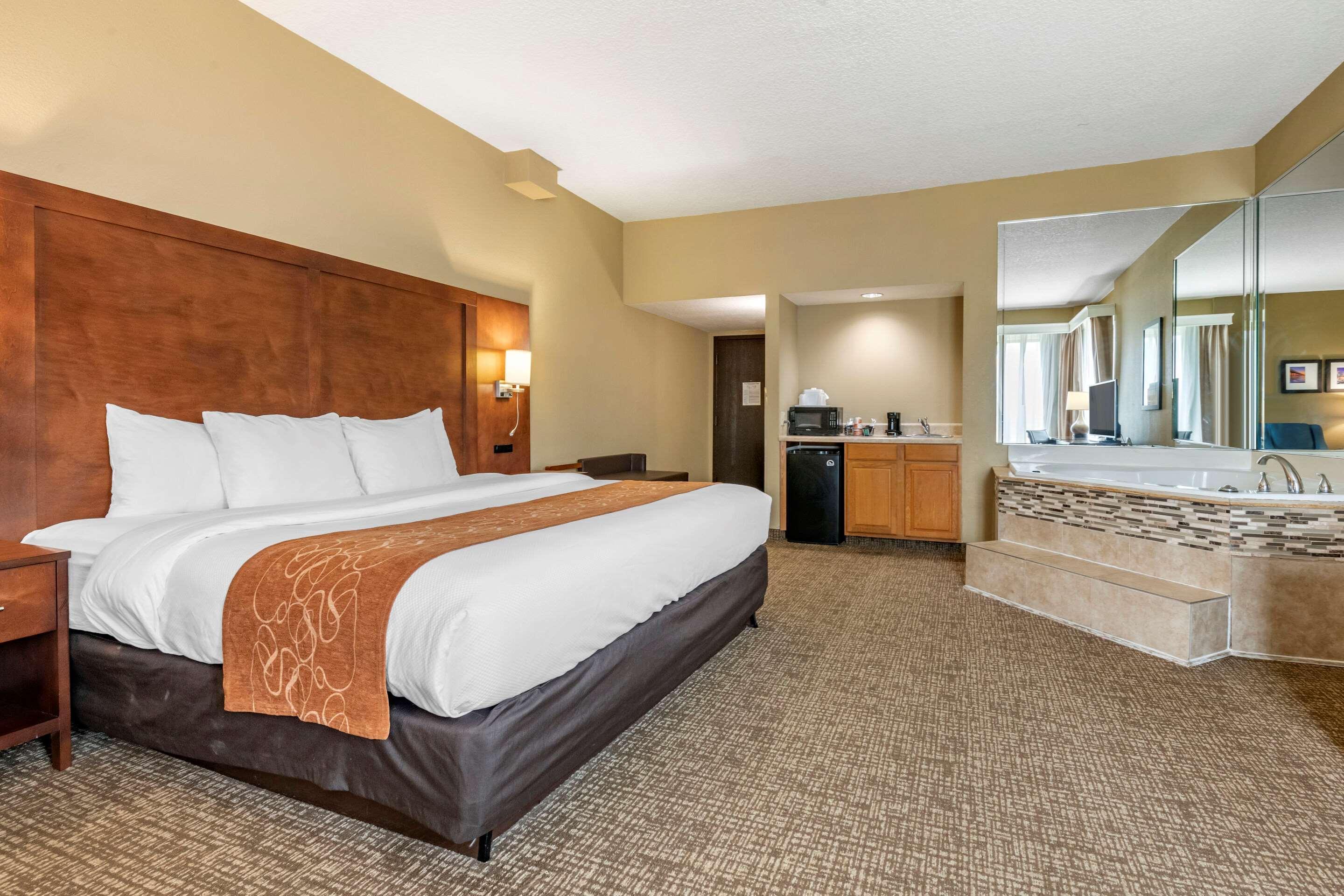 Comfort Suites Baymeadows Near Butler Blvd Джаксънвил Екстериор снимка
