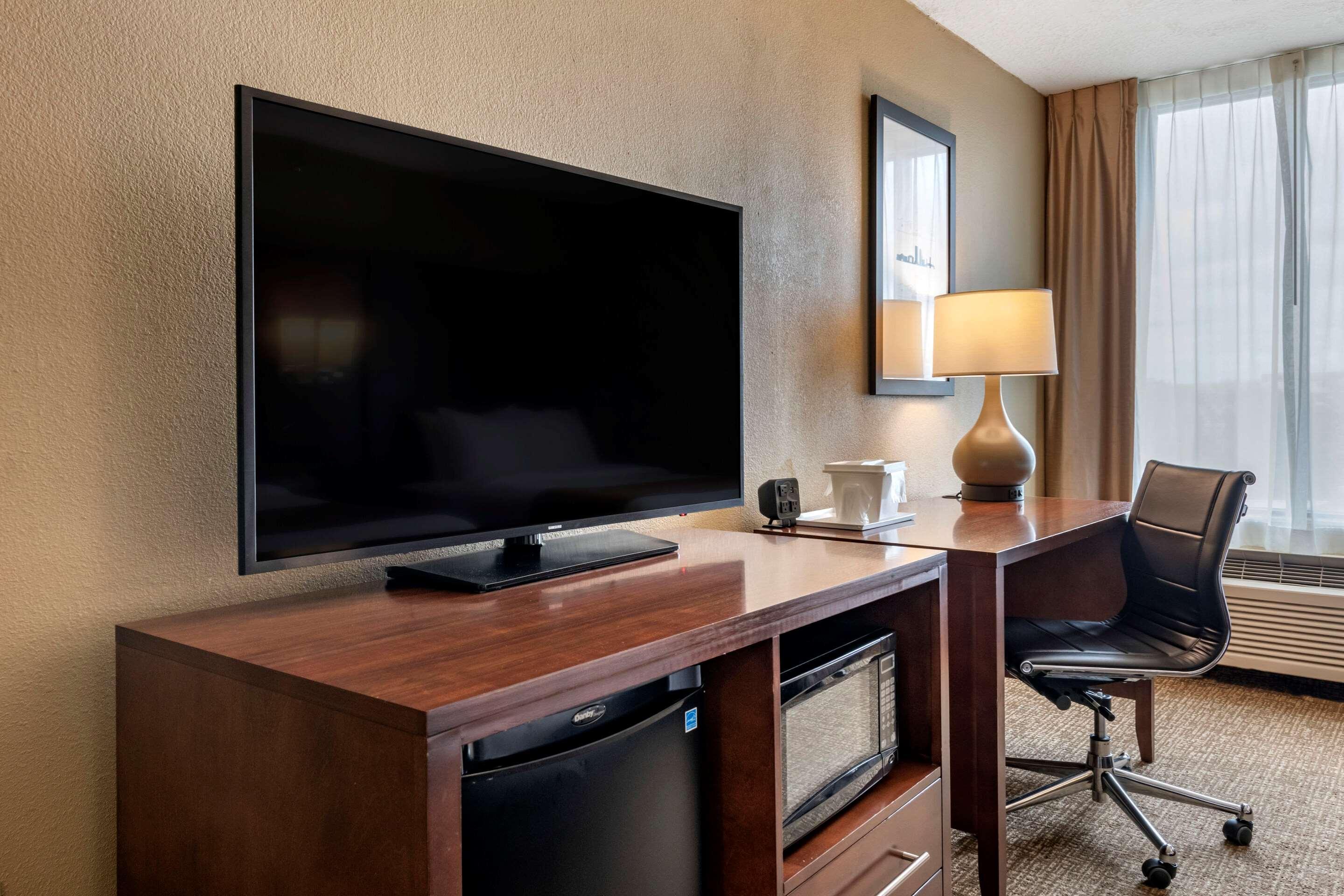 Comfort Suites Baymeadows Near Butler Blvd Джаксънвил Екстериор снимка