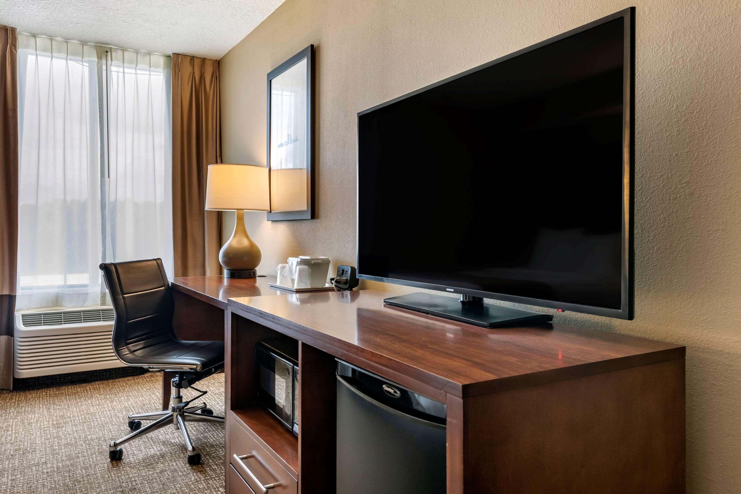 Comfort Suites Baymeadows Near Butler Blvd Джаксънвил Екстериор снимка