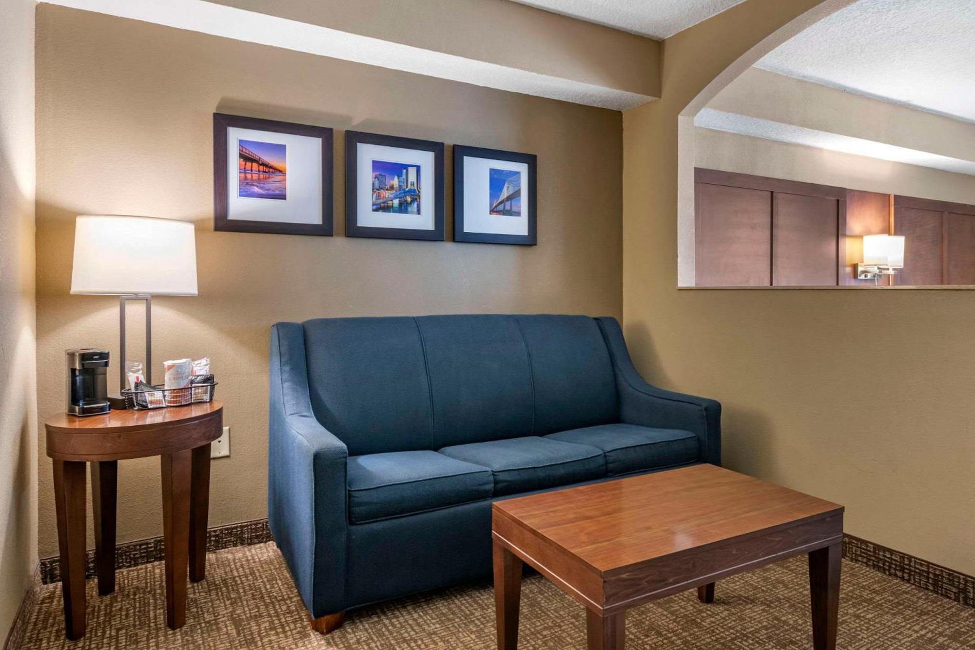 Comfort Suites Baymeadows Near Butler Blvd Джаксънвил Екстериор снимка