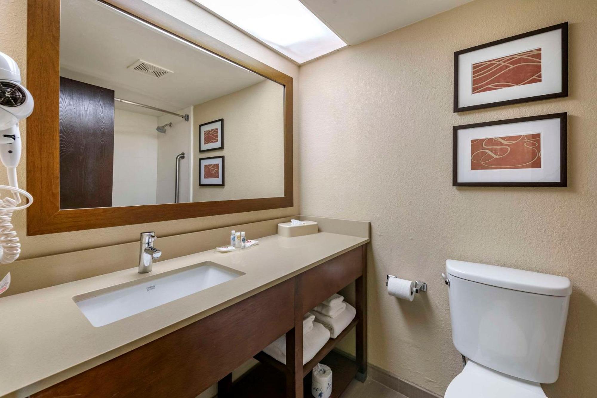 Comfort Suites Baymeadows Near Butler Blvd Джаксънвил Екстериор снимка